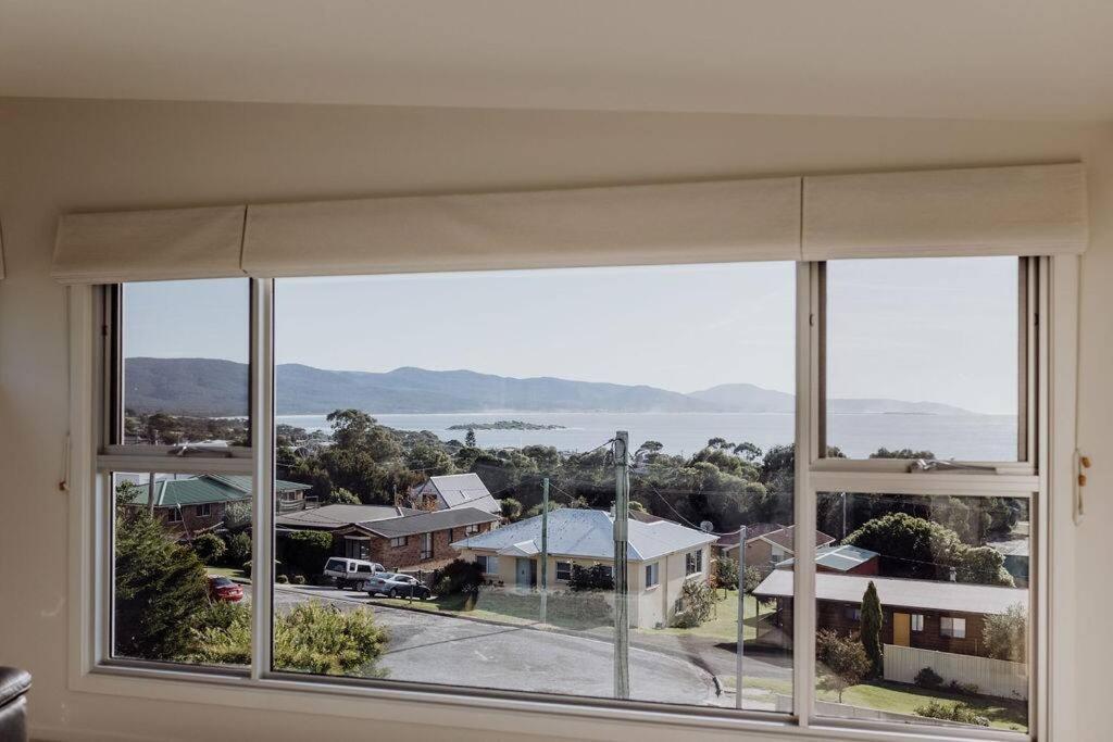 Villa The Watch House - Panoramic Views Of Bicheno Ocean Exterior foto