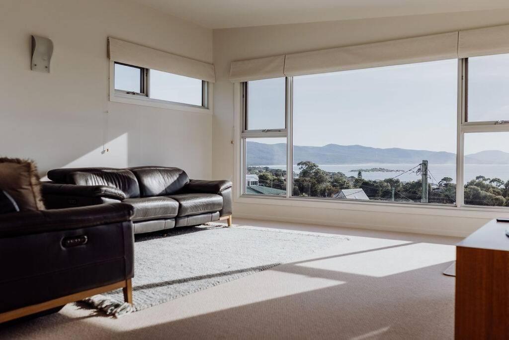Villa The Watch House - Panoramic Views Of Bicheno Ocean Exterior foto